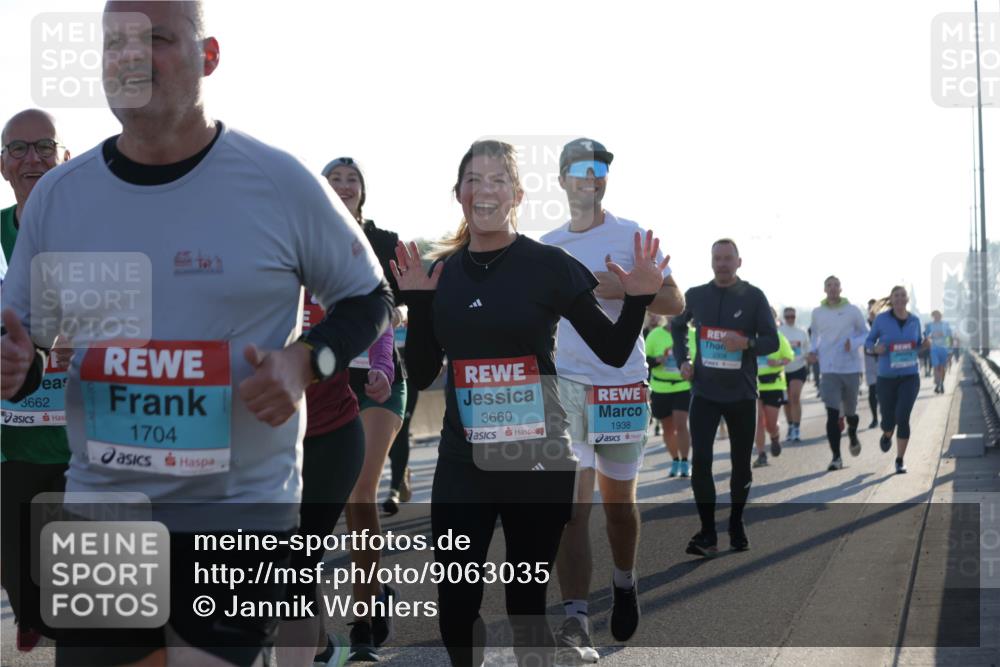 03.10.2025 - Köhlbrandbrückenlauf Jannik Wohlers http://msf.ph/oto/9063035 03.10.2025 09:23:53 Position 3 3662, 1704, 3660, 1938 meine-sportfotos.de