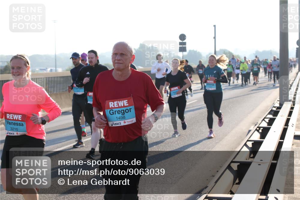 03.10.2025 - Köhlbrandbrückenlauf Lena Gebhardt http://msf.ph/oto/9063039 03.10.2025 09:20:36 Position 1 3210, 1498 meine-sportfotos.de