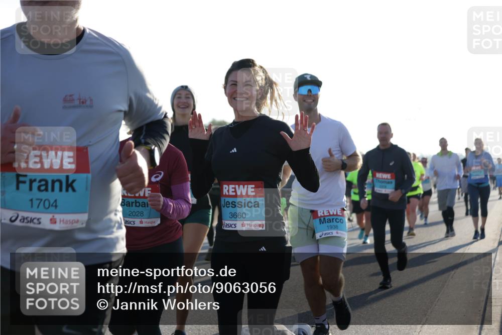 03.10.2025 - Köhlbrandbrückenlauf Jannik Wohlers http://msf.ph/oto/9063056 03.10.2025 09:23:53 Position 3 1704, 2028, 3660, 1938 meine-sportfotos.de