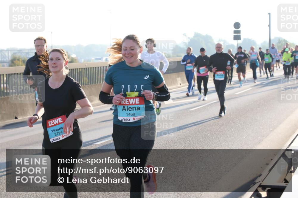 03.10.2025 - Köhlbrandbrückenlauf Lena Gebhardt http://msf.ph/oto/9063097 03.10.2025 09:20:38 Position 1 3724, 19, 7, 1460 meine-sportfotos.de