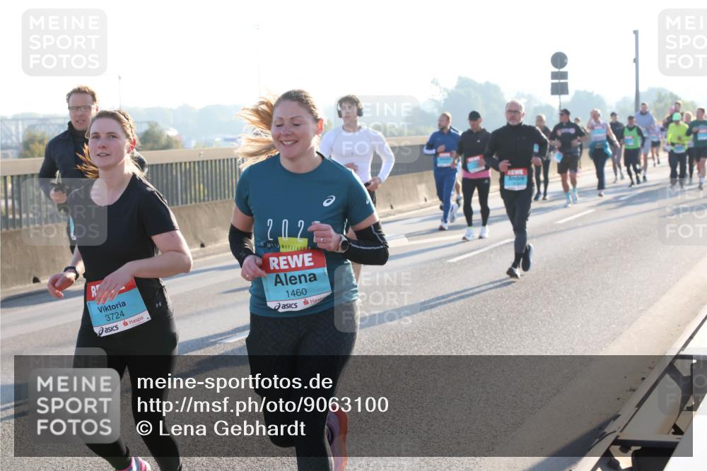 03.10.2025 - Köhlbrandbrückenlauf Lena Gebhardt http://msf.ph/oto/9063100 03.10.2025 09:20:38 Position 1 3724, 1, 202, 1460 meine-sportfotos.de