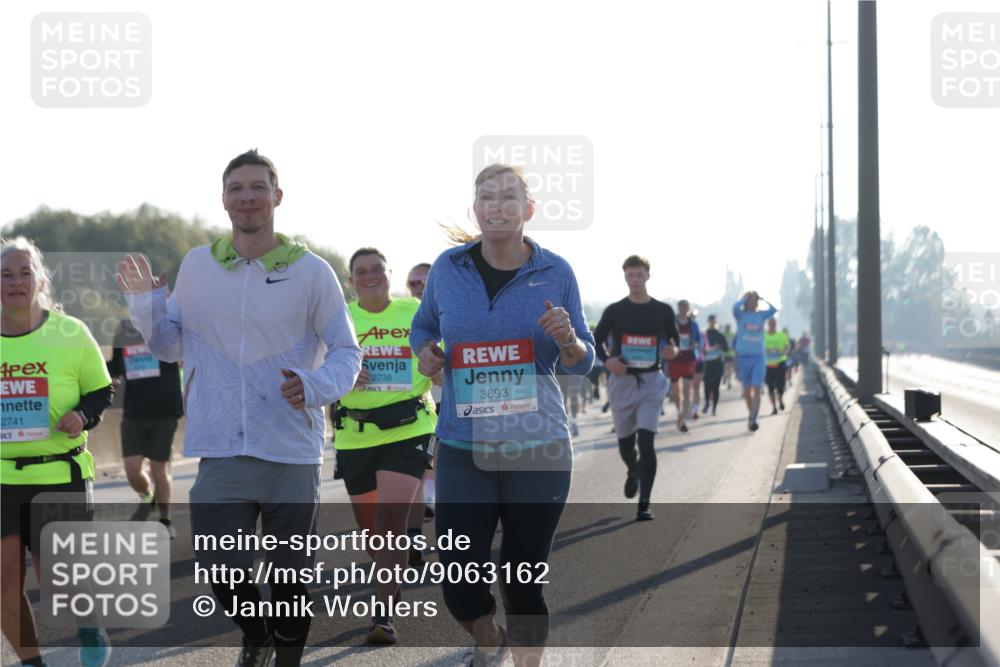 03.10.2025 - Köhlbrandbrückenlauf Jannik Wohlers http://msf.ph/oto/9063162 03.10.2025 09:23:57 Position 3 2741, 2738, 3693 meine-sportfotos.de