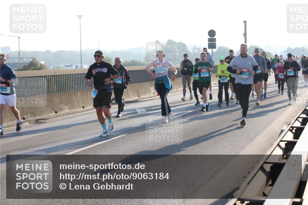 03.10.2025 - Köhlbrandbrückenlauf Lena Gebhardt http://msf.ph/oto/9063184 03.10.2025 09:20:43 Position 1  meine-sportfotos.de