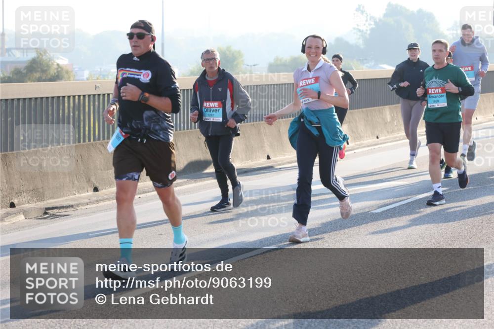 03.10.2025 - Köhlbrandbrückenlauf Lena Gebhardt http://msf.ph/oto/9063199 03.10.2025 09:20:43 Position 1 1287, 1699 meine-sportfotos.de