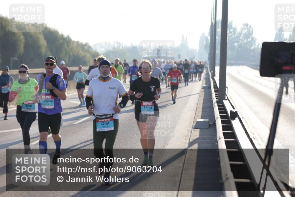 03.10.2025 - Köhlbrandbrückenlauf Jannik Wohlers http://msf.ph/oto/9063204 03.10.2025 09:16:06 Position 3 1415, 3344, 1412 meine-sportfotos.de