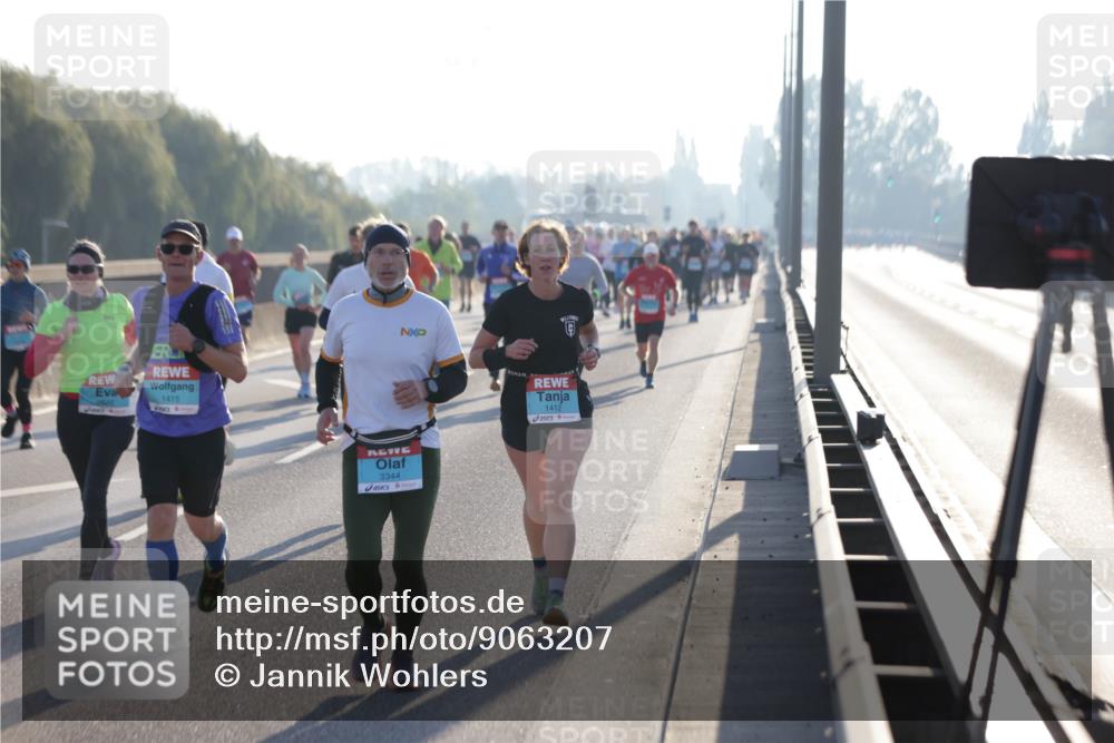 03.10.2025 - Köhlbrandbrückenlauf Jannik Wohlers http://msf.ph/oto/9063207 03.10.2025 09:16:07 Position 3 1415, 3344, 1412 meine-sportfotos.de