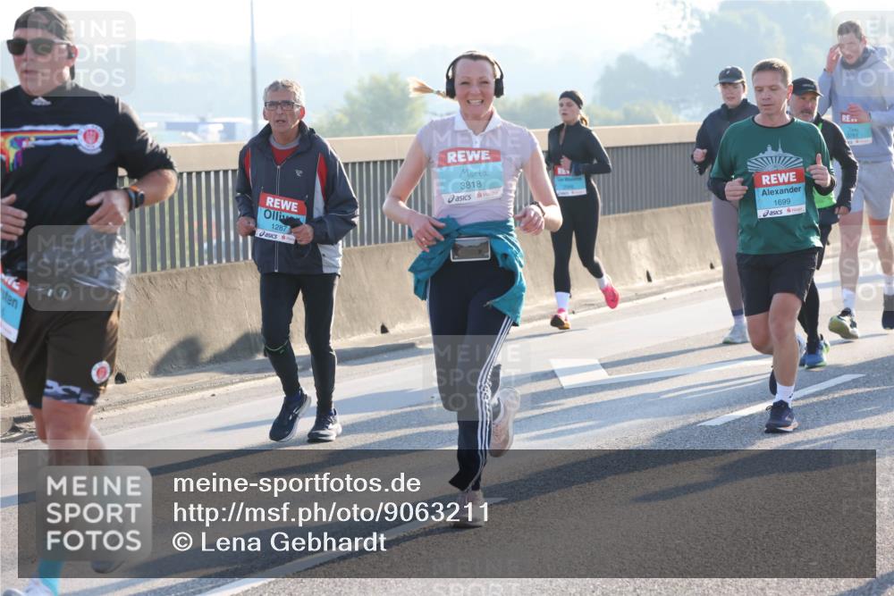 03.10.2025 - Köhlbrandbrückenlauf Lena Gebhardt http://msf.ph/oto/9063211 03.10.2025 09:20:44 Position 1 1287, 3818, 1699 meine-sportfotos.de