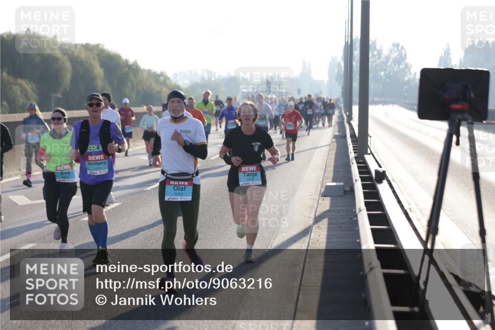 03.10.2025 - Köhlbrandbrückenlauf Jannik Wohlers http://msf.ph/oto/9063216 03.10.2025 09:16:07 Position 3 1415, 3344, 1412 meine-sportfotos.de