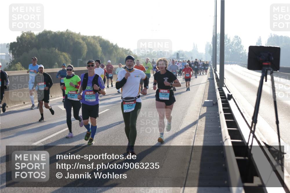 03.10.2025 - Köhlbrandbrückenlauf Jannik Wohlers http://msf.ph/oto/9063235 03.10.2025 09:16:07 Position 3 1415, 3344, 1412 meine-sportfotos.de