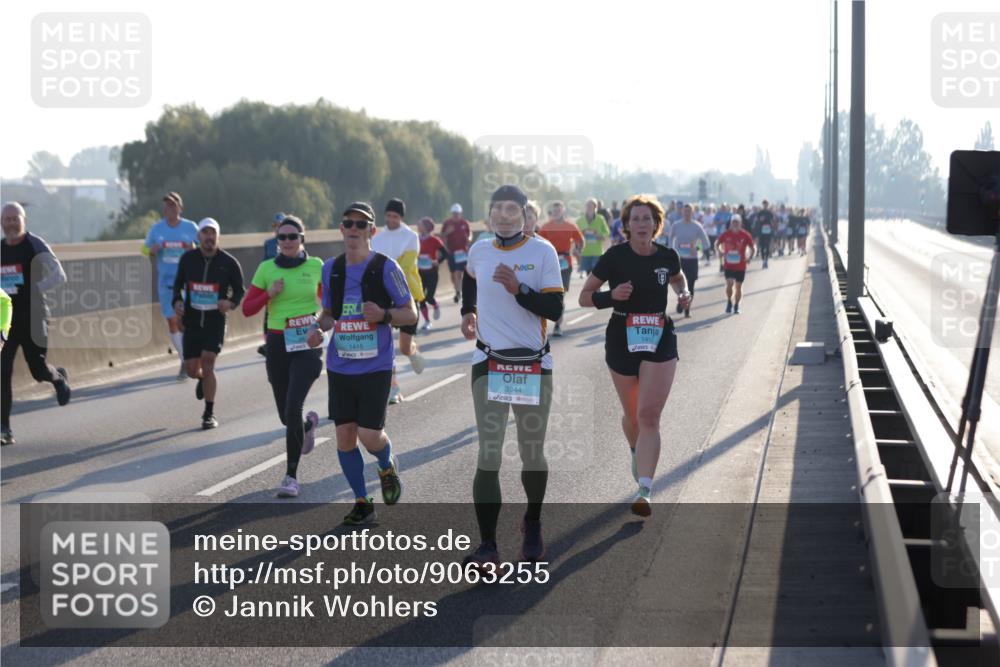 03.10.2025 - Köhlbrandbrückenlauf Jannik Wohlers http://msf.ph/oto/9063255 03.10.2025 09:16:07 Position 3 1415, 3344, 1412 meine-sportfotos.de