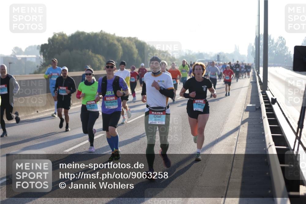 03.10.2025 - Köhlbrandbrückenlauf Jannik Wohlers http://msf.ph/oto/9063258 03.10.2025 09:16:07 Position 3 1415, 3344, 1412 meine-sportfotos.de