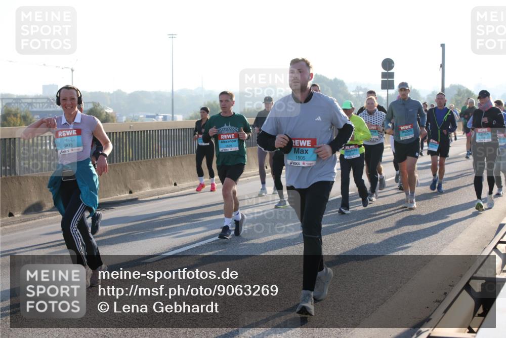03.10.2025 - Köhlbrandbrückenlauf Lena Gebhardt http://msf.ph/oto/9063269 03.10.2025 09:20:45 Position 1 3818, 1699, 1505 meine-sportfotos.de