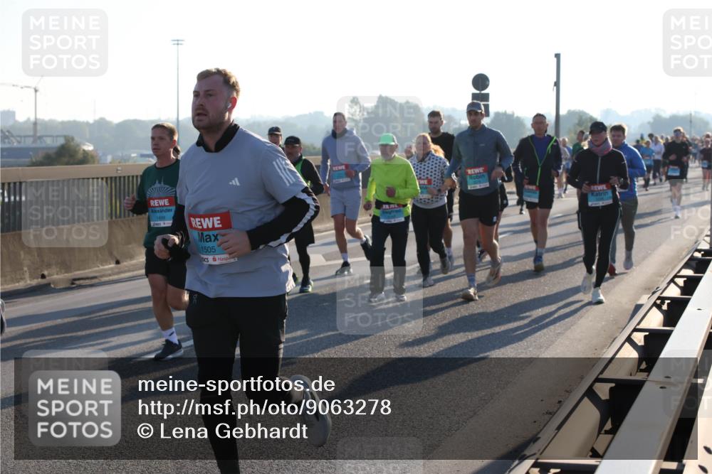 03.10.2025 - Köhlbrandbrückenlauf Lena Gebhardt http://msf.ph/oto/9063278 03.10.2025 09:20:45 Position 1 1699, 1505 meine-sportfotos.de