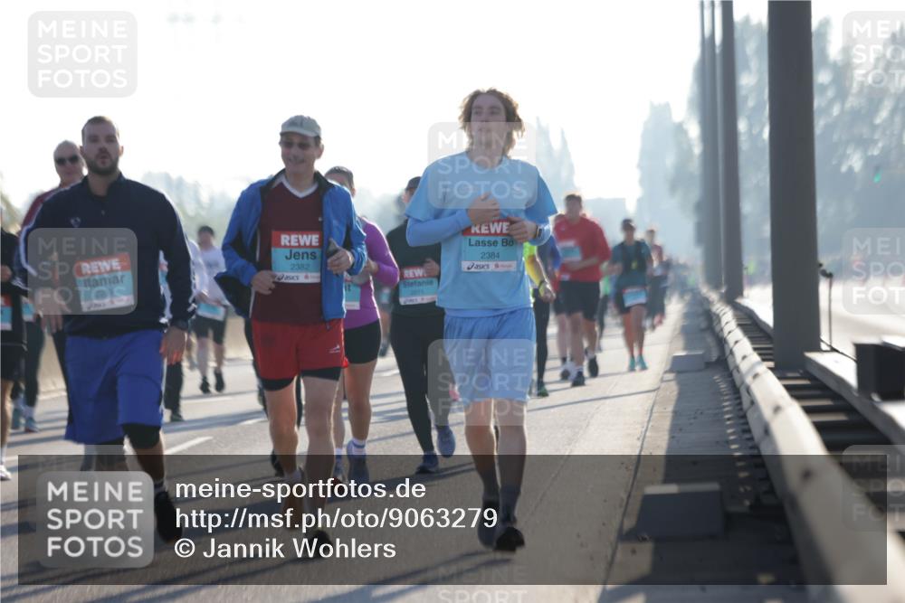 03.10.2025 - Köhlbrandbrückenlauf Jannik Wohlers http://msf.ph/oto/9063279 03.10.2025 09:24:02 Position 3 2239, 2382, 2384 meine-sportfotos.de