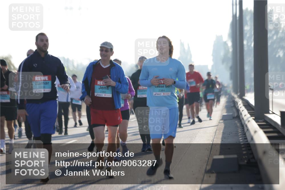 03.10.2025 - Köhlbrandbrückenlauf Jannik Wohlers http://msf.ph/oto/9063287 03.10.2025 09:24:03 Position 3 2, 2239, 2382, 2271, 2384 meine-sportfotos.de