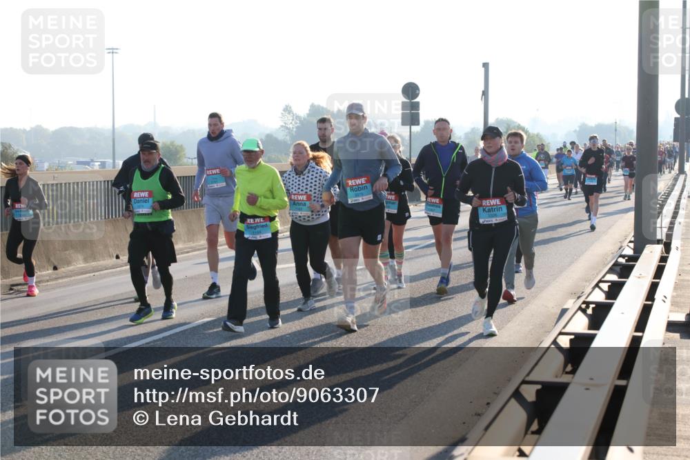03.10.2025 - Köhlbrandbrückenlauf Lena Gebhardt http://msf.ph/oto/9063307 03.10.2025 09:20:46 Position 1 3375, 1164 meine-sportfotos.de