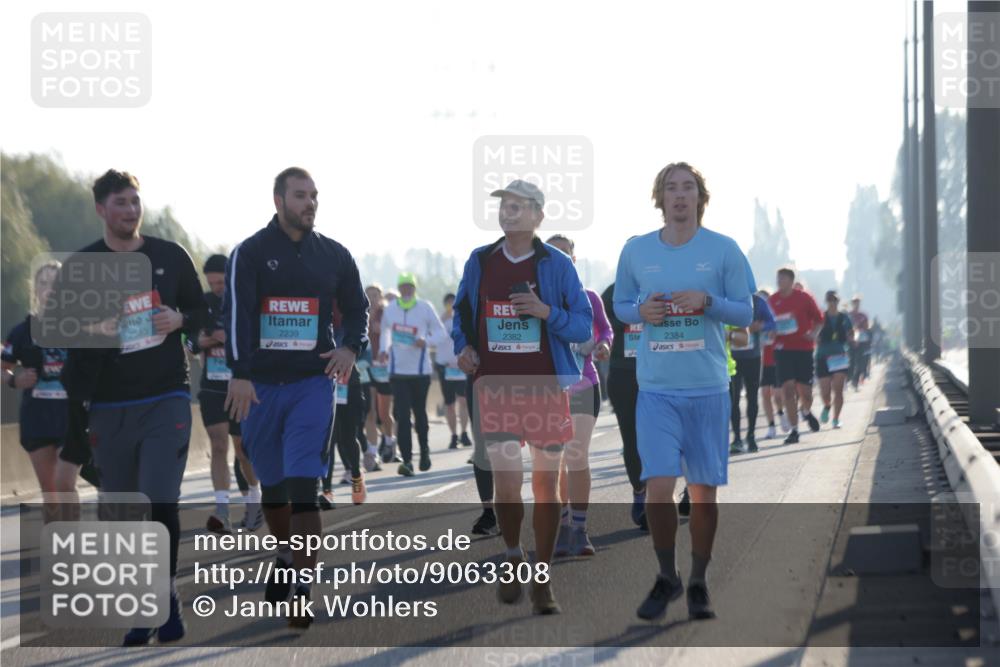 03.10.2025 - Köhlbrandbrückenlauf Jannik Wohlers http://msf.ph/oto/9063308 03.10.2025 09:24:03 Position 3 2383, 2239, 2382, 2384 meine-sportfotos.de