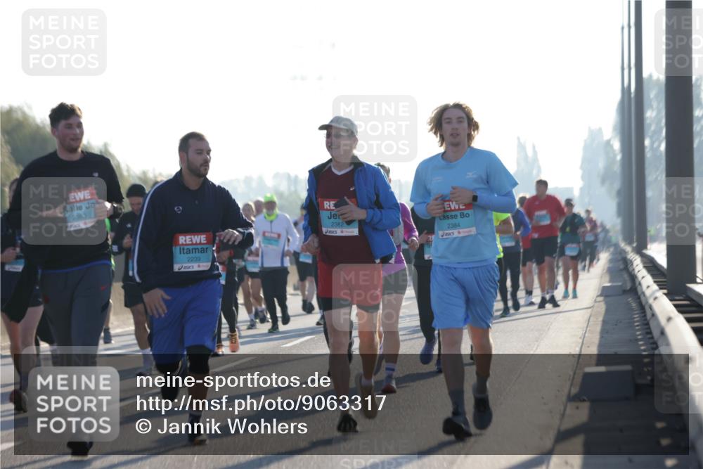03.10.2025 - Köhlbrandbrückenlauf Jannik Wohlers http://msf.ph/oto/9063317 03.10.2025 09:24:04 Position 3 2383, 2239, 2382, 2384 meine-sportfotos.de