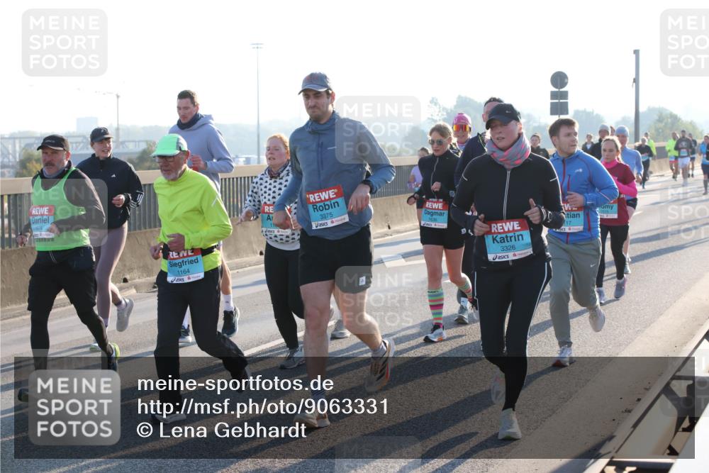 03.10.2025 - Köhlbrandbrückenlauf Lena Gebhardt http://msf.ph/oto/9063331 03.10.2025 09:20:48 Position 1 1674, 1164, 1515, 3375, 1636, 3326, 17 meine-sportfotos.de