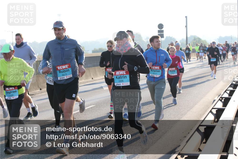 03.10.2025 - Köhlbrandbrückenlauf Lena Gebhardt http://msf.ph/oto/9063340 03.10.2025 09:20:48 Position 1 1164, 3375, 3326, 2117, 1515 meine-sportfotos.de