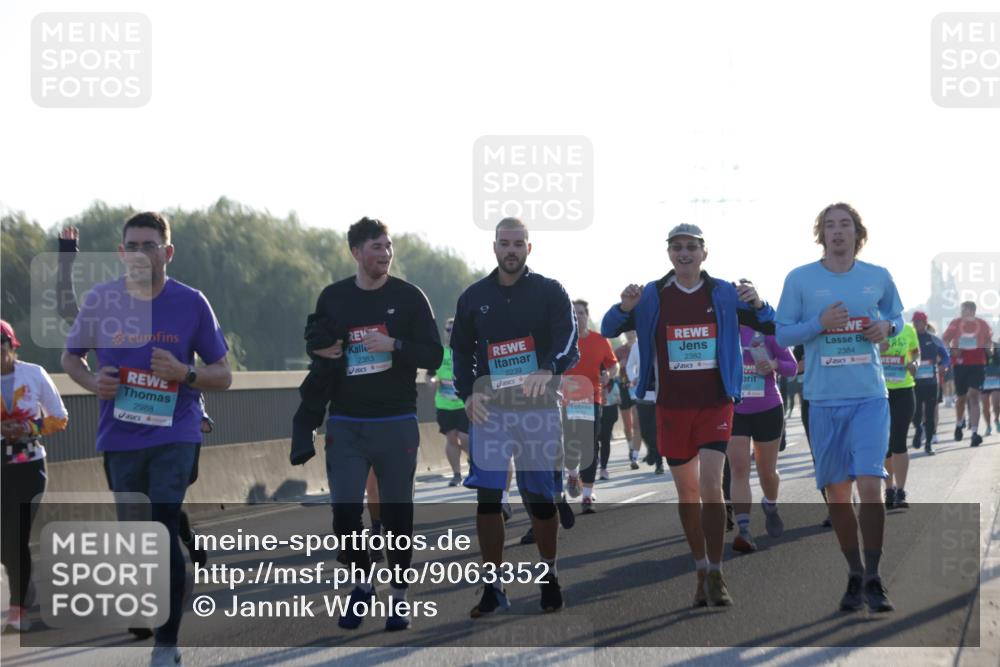 03.10.2025 - Köhlbrandbrückenlauf Jannik Wohlers http://msf.ph/oto/9063352 03.10.2025 09:24:05 Position 3 2988, 2383, 2239, 2382, 2384 meine-sportfotos.de