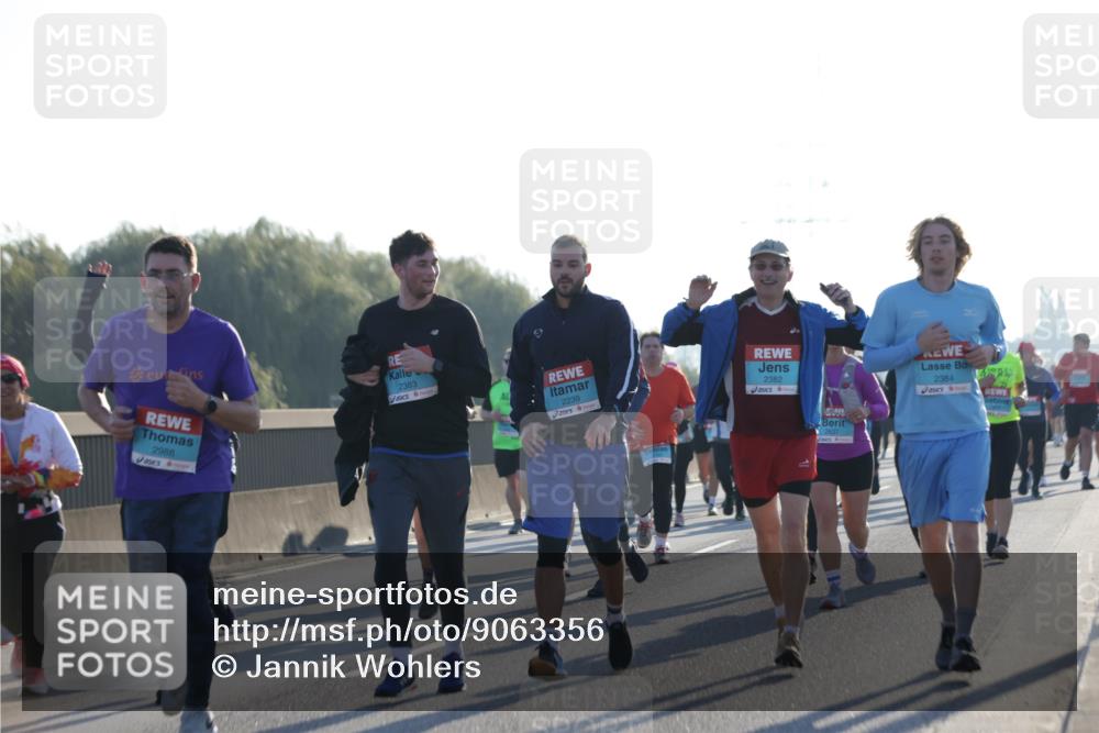 03.10.2025 - Köhlbrandbrückenlauf Jannik Wohlers http://msf.ph/oto/9063356 03.10.2025 09:24:05 Position 3 2988, 2383, 2239, 2382, 2384 meine-sportfotos.de