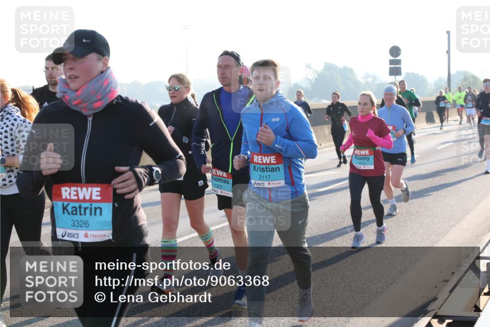 03.10.2025 - Köhlbrandbrückenlauf Lena Gebhardt http://msf.ph/oto/9063368 03.10.2025 09:20:49 Position 1 3326, 1307, 2117, 1515 meine-sportfotos.de