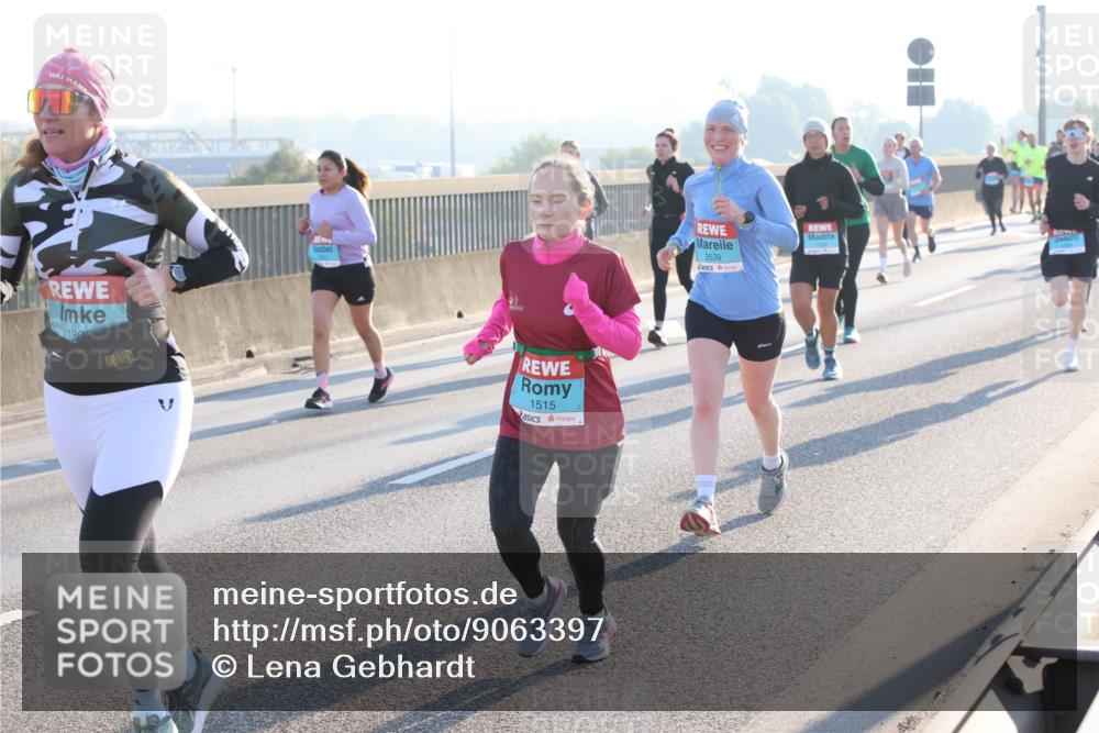 03.10.2025 - Köhlbrandbrückenlauf Lena Gebhardt http://msf.ph/oto/9063397 03.10.2025 09:20:50 Position 1 1392, 1515, 3539 meine-sportfotos.de
