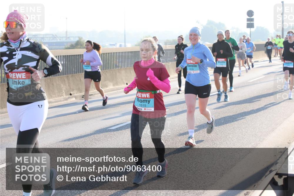 03.10.2025 - Köhlbrandbrückenlauf Lena Gebhardt http://msf.ph/oto/9063400 03.10.2025 09:20:50 Position 1 129, 1515, 3539 meine-sportfotos.de