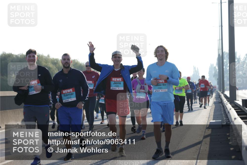 03.10.2025 - Köhlbrandbrückenlauf Jannik Wohlers http://msf.ph/oto/9063411 03.10.2025 09:24:06 Position 3 23, 2239, 2382, 2637, 2384 meine-sportfotos.de