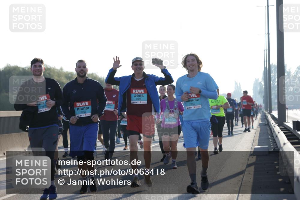 03.10.2025 - Köhlbrandbrückenlauf Jannik Wohlers http://msf.ph/oto/9063418 03.10.2025 09:24:06 Position 3 2382, 2383, 1483, 2239, 2384 meine-sportfotos.de