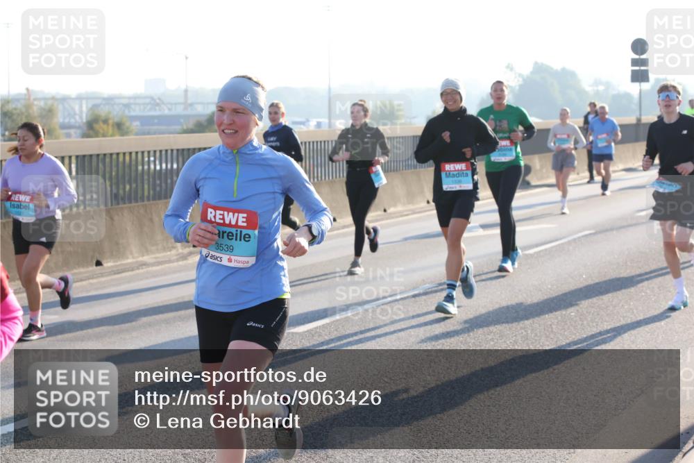 03.10.2025 - Köhlbrandbrückenlauf Lena Gebhardt http://msf.ph/oto/9063426 03.10.2025 09:20:51 Position 1 1521, 3539 meine-sportfotos.de