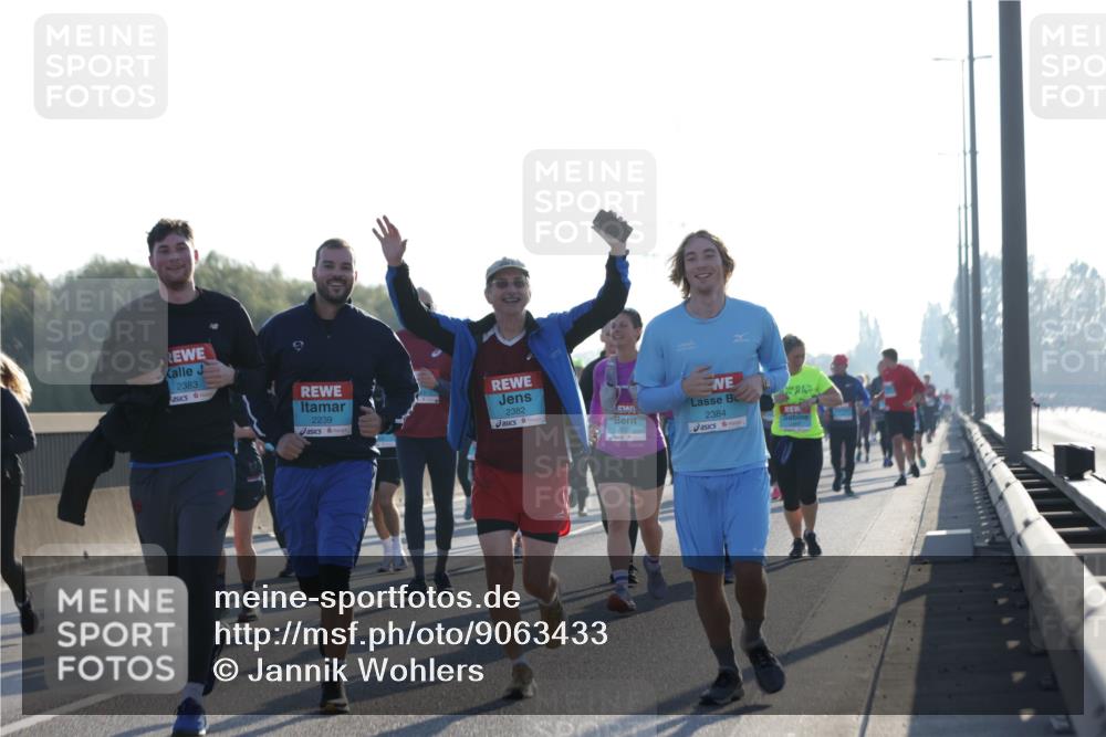 03.10.2025 - Köhlbrandbrückenlauf Jannik Wohlers http://msf.ph/oto/9063433 03.10.2025 09:24:06 Position 3 2383, 2239, 2382, 2384 meine-sportfotos.de