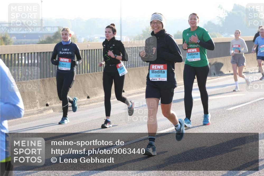 03.10.2025 - Köhlbrandbrückenlauf Lena Gebhardt http://msf.ph/oto/9063440 03.10.2025 09:20:52 Position 1 3743, 1338, 3186 meine-sportfotos.de