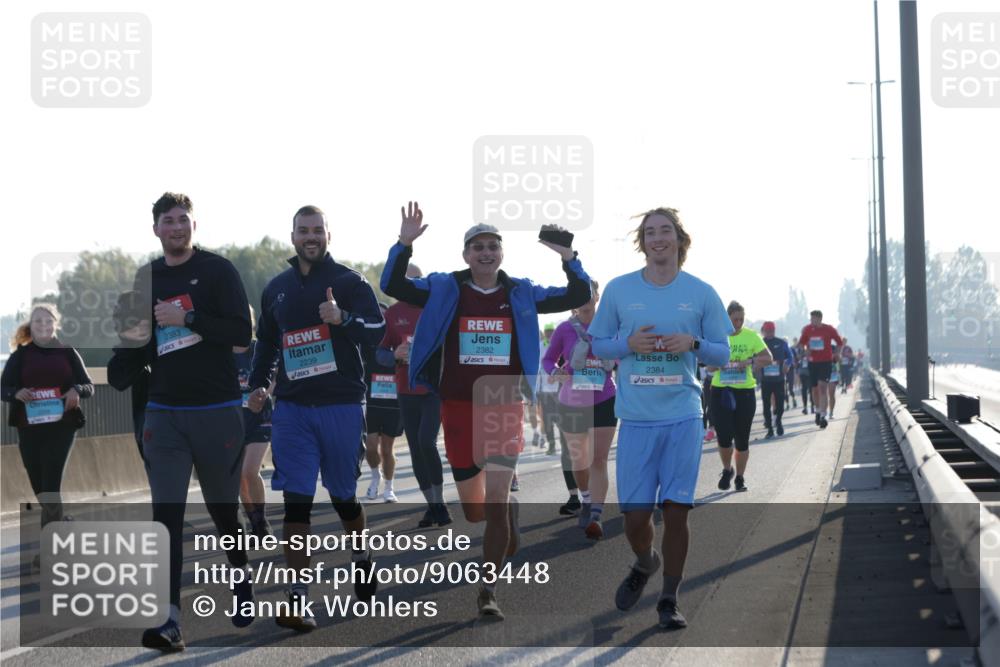 03.10.2025 - Köhlbrandbrückenlauf Jannik Wohlers http://msf.ph/oto/9063448 03.10.2025 09:24:06 Position 3 2383, 2239, 2382, 2384 meine-sportfotos.de