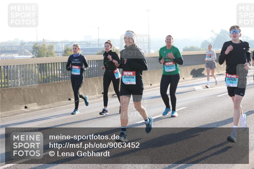 03.10.2025 - Köhlbrandbrückenlauf Lena Gebhardt http://msf.ph/oto/9063452 03.10.2025 09:20:52 Position 1 3743, 1338, 3186, 1933 meine-sportfotos.de