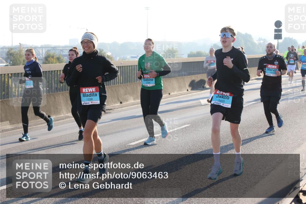 03.10.2025 - Köhlbrandbrückenlauf Lena Gebhardt http://msf.ph/oto/9063463 03.10.2025 09:20:53 Position 1 1338, 3186, 1933, 1921 meine-sportfotos.de