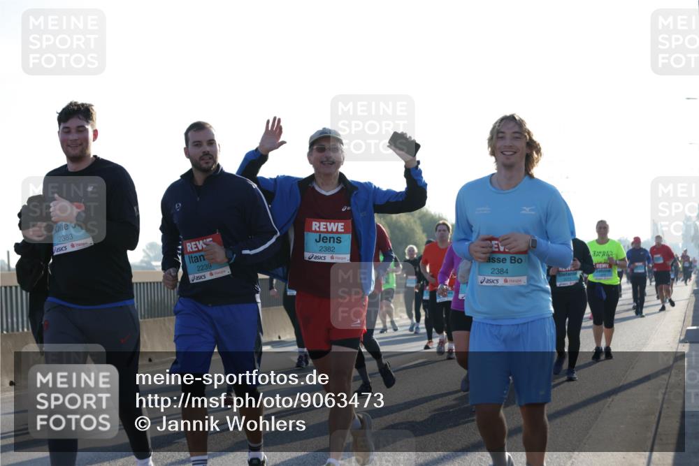03.10.2025 - Köhlbrandbrückenlauf Jannik Wohlers http://msf.ph/oto/9063473 03.10.2025 09:24:08 Position 3 2383, 2239, 2382, 2384 meine-sportfotos.de