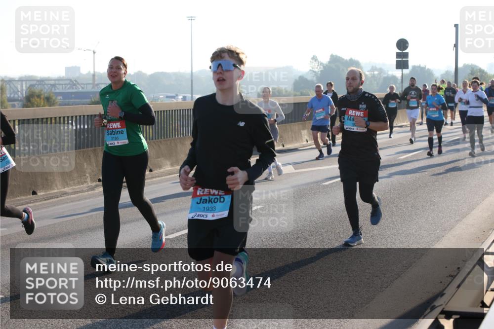 03.10.2025 - Köhlbrandbrückenlauf Lena Gebhardt http://msf.ph/oto/9063474 03.10.2025 09:20:53 Position 1 293, 3186, 1933, 918, 192 meine-sportfotos.de
