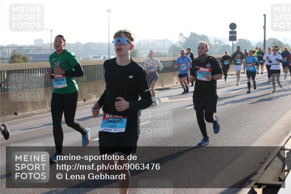 03.10.2025 - Köhlbrandbrückenlauf Lena Gebhardt http://msf.ph/oto/9063476 03.10.2025 09:20:53 Position 1 3186, 1933, 013, 1921 meine-sportfotos.de
