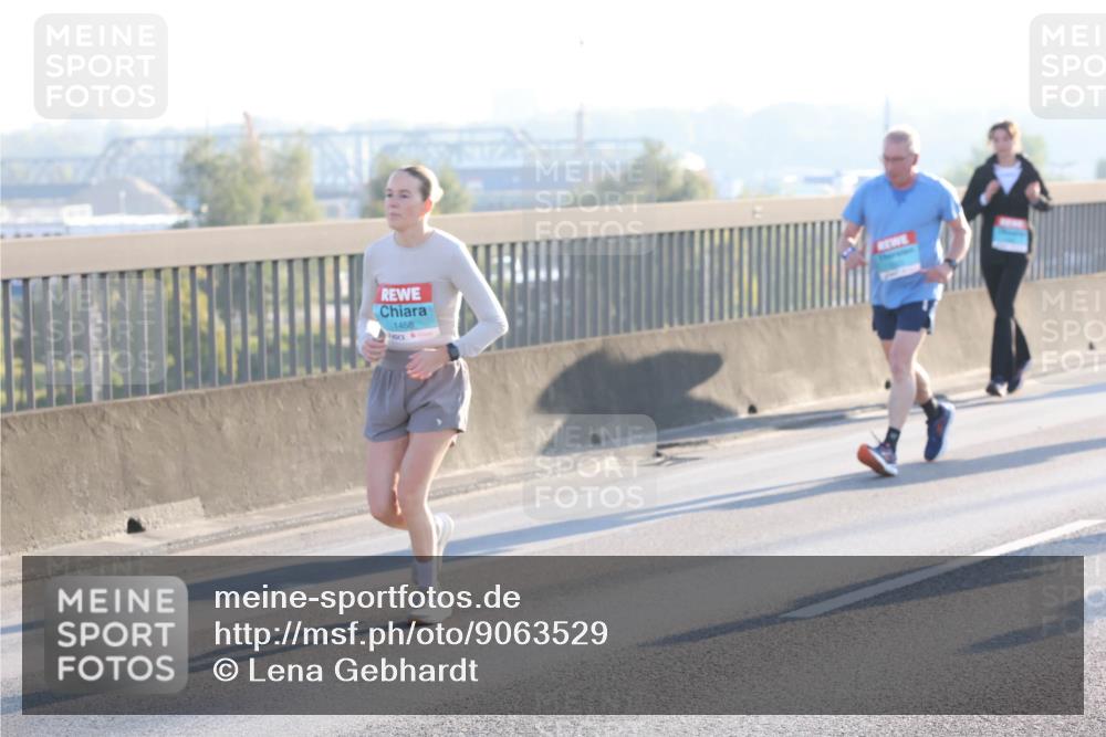 03.10.2025 - Köhlbrandbrückenlauf Lena Gebhardt http://msf.ph/oto/9063529 03.10.2025 09:20:56 Position 1 1458 meine-sportfotos.de