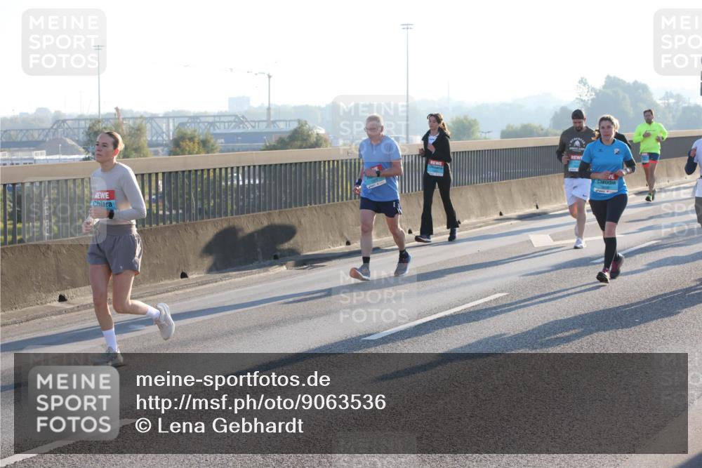 03.10.2025 - Köhlbrandbrückenlauf Lena Gebhardt http://msf.ph/oto/9063536 03.10.2025 09:20:56 Position 1  meine-sportfotos.de