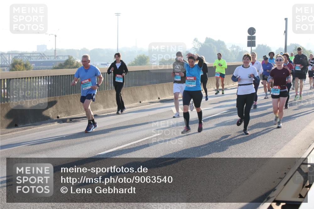 03.10.2025 - Köhlbrandbrückenlauf Lena Gebhardt http://msf.ph/oto/9063540 03.10.2025 09:20:57 Position 1  meine-sportfotos.de