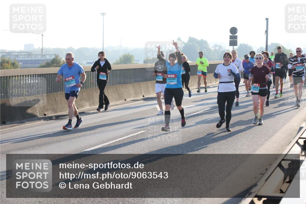 03.10.2025 - Köhlbrandbrückenlauf Lena Gebhardt http://msf.ph/oto/9063543 03.10.2025 09:20:57 Position 1  meine-sportfotos.de