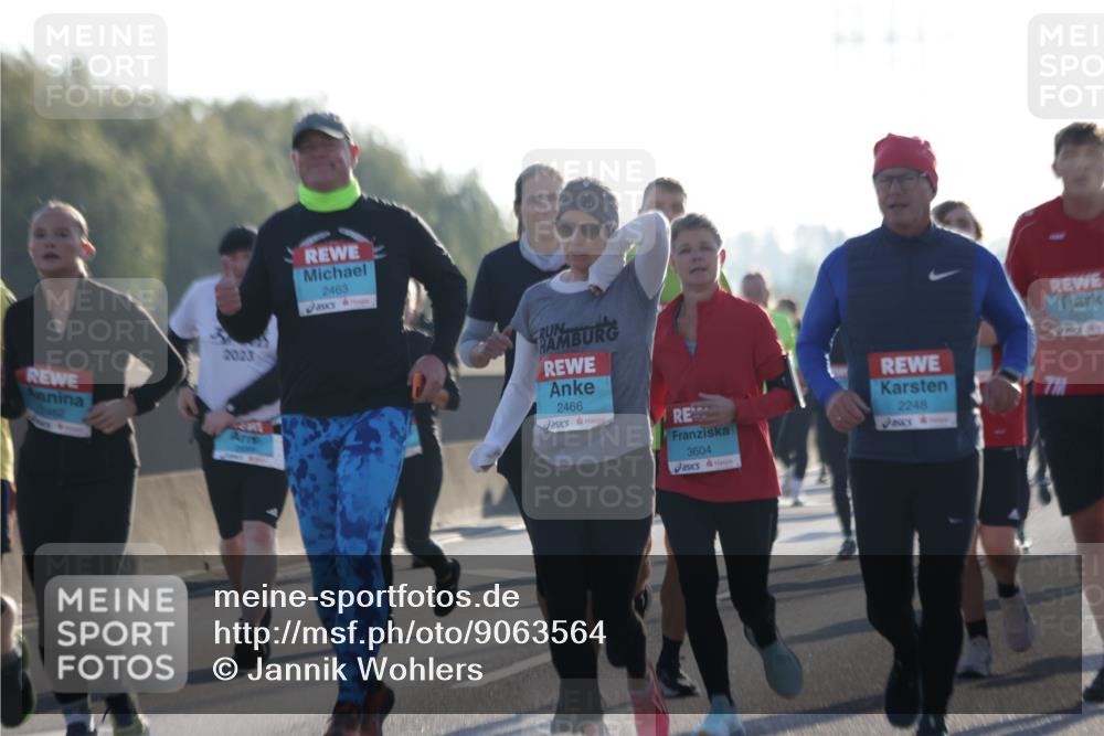 03.10.2025 - Köhlbrandbrückenlauf Jannik Wohlers http://msf.ph/oto/9063564 03.10.2025 09:24:14 Position 3 2023, 2463, 2466, 3604, 2248 meine-sportfotos.de