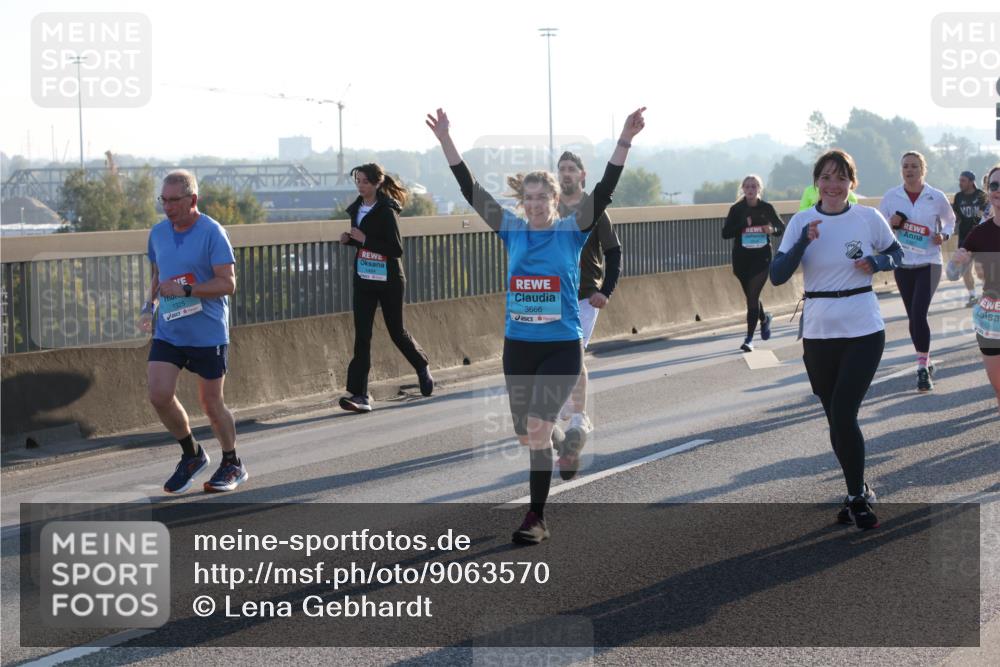 03.10.2025 - Köhlbrandbrückenlauf Lena Gebhardt http://msf.ph/oto/9063570 03.10.2025 09:20:58 Position 1 1325, 3666 meine-sportfotos.de