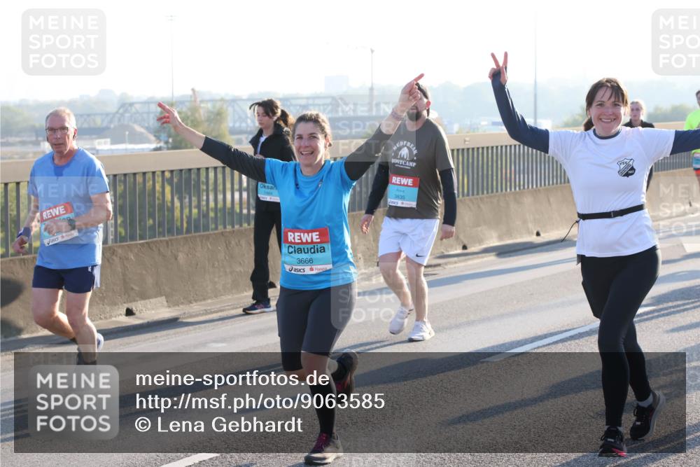 03.10.2025 - Köhlbrandbrückenlauf Lena Gebhardt http://msf.ph/oto/9063585 03.10.2025 09:20:58 Position 1 1484, 3666, 3835 meine-sportfotos.de