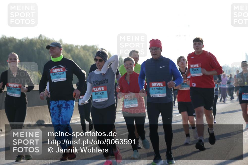 03.10.2025 - Köhlbrandbrückenlauf Jannik Wohlers http://msf.ph/oto/9063591 03.10.2025 09:24:15 Position 3 2462, 2463, 2466, 3604, 2248, 2631, 2632 meine-sportfotos.de