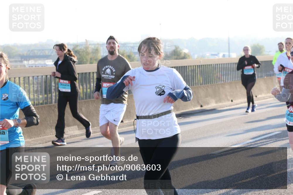 03.10.2025 - Köhlbrandbrückenlauf Lena Gebhardt http://msf.ph/oto/9063603 03.10.2025 09:20:59 Position 1 1922, 3642 meine-sportfotos.de