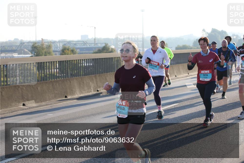 03.10.2025 - Köhlbrandbrückenlauf Lena Gebhardt http://msf.ph/oto/9063632 03.10.2025 09:21:00 Position 1 1387, 3596, 3642 meine-sportfotos.de